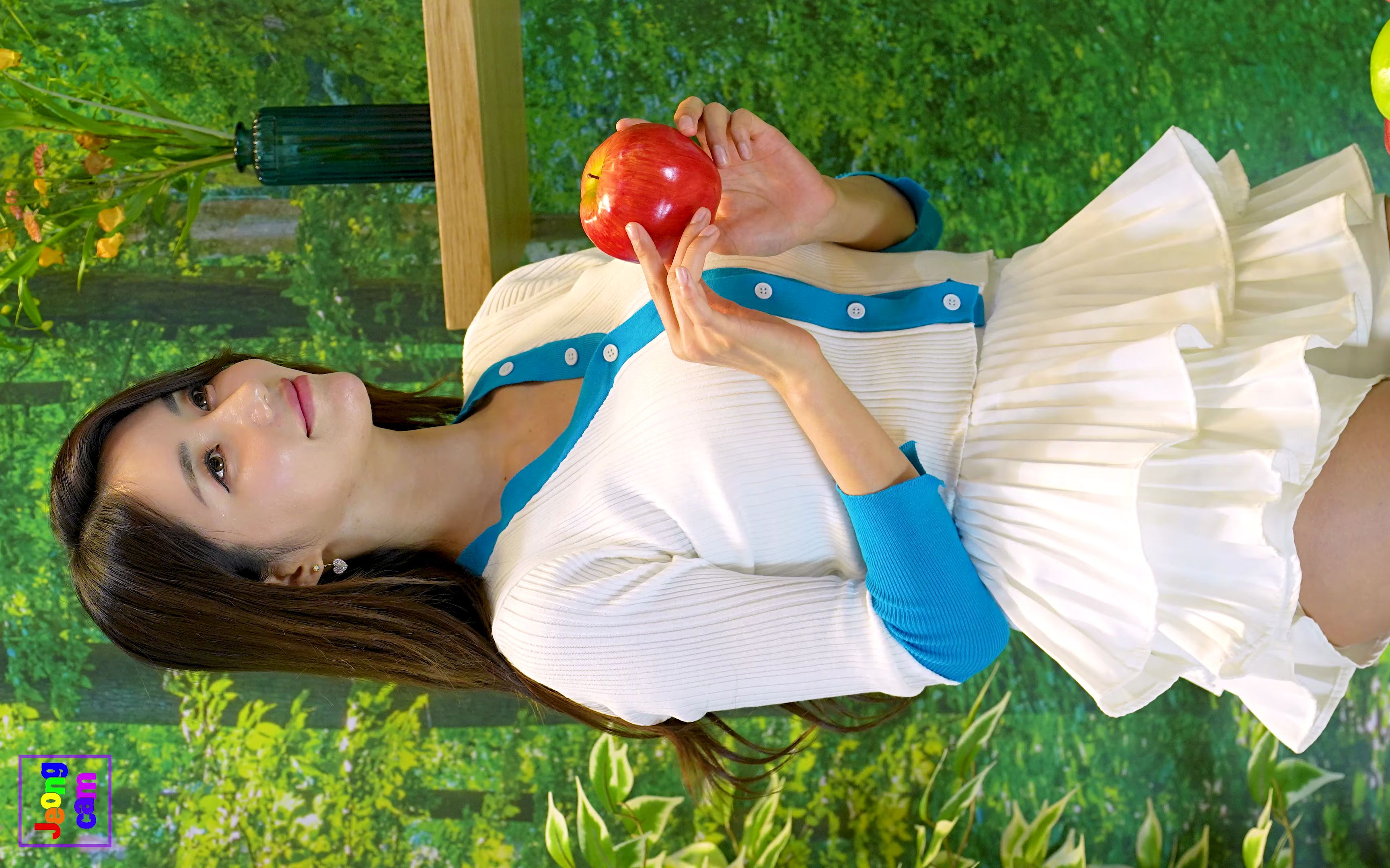 4k 赛车模特 林率雅 2023 koba show 对坐的样子感觉很尴尬的