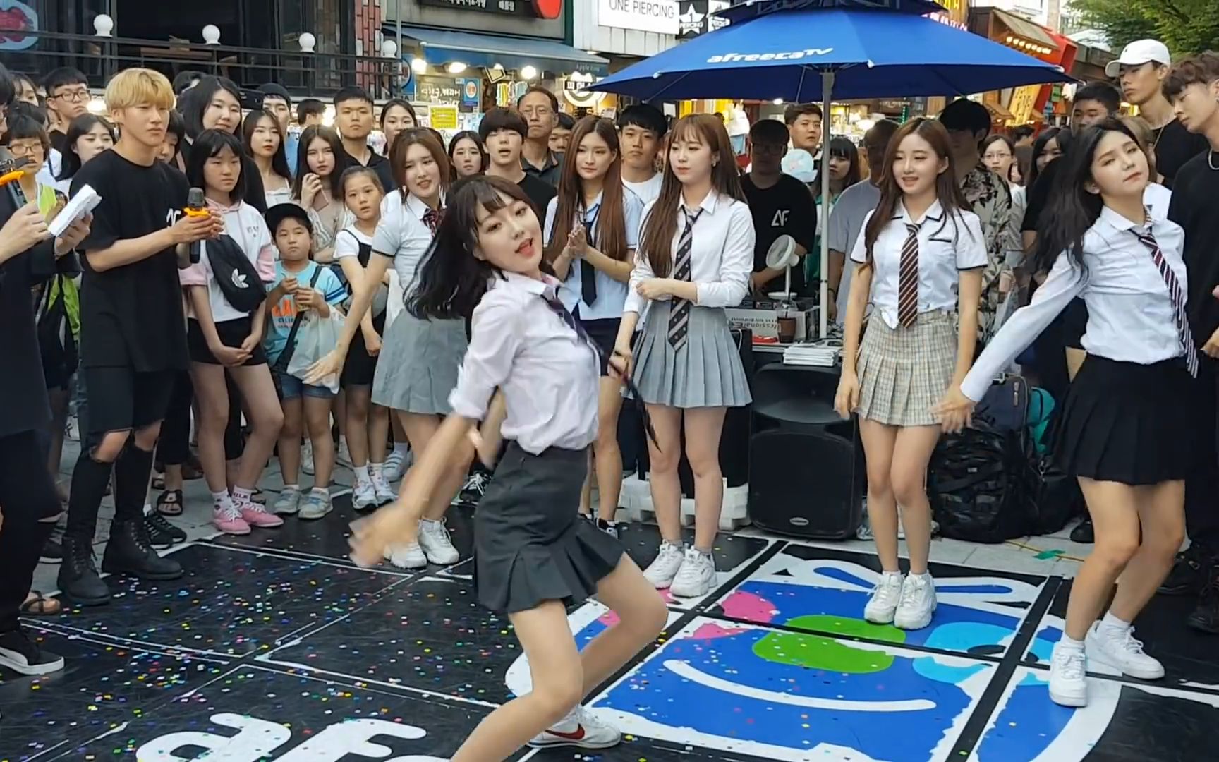 街拍火热上演:韩国小迷妹快闪快闪6