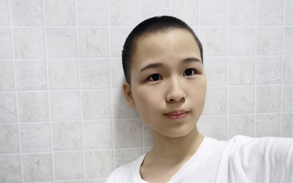 光头女孩的长发史光头到过肩只需15年我的2021每个阶段都是高光时刻