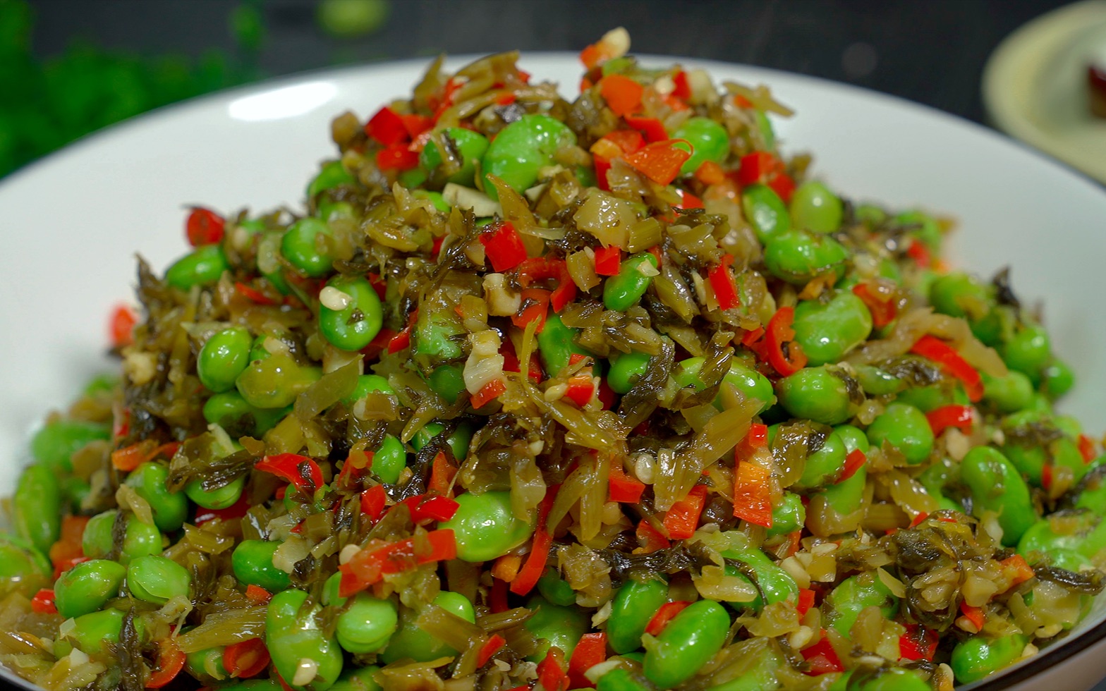 雪里红炒毛豆,酸辣入味,又香又下饭,三碗米饭不够吃