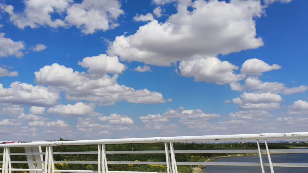 天蓝蓝,秋草香,是心中的天堂