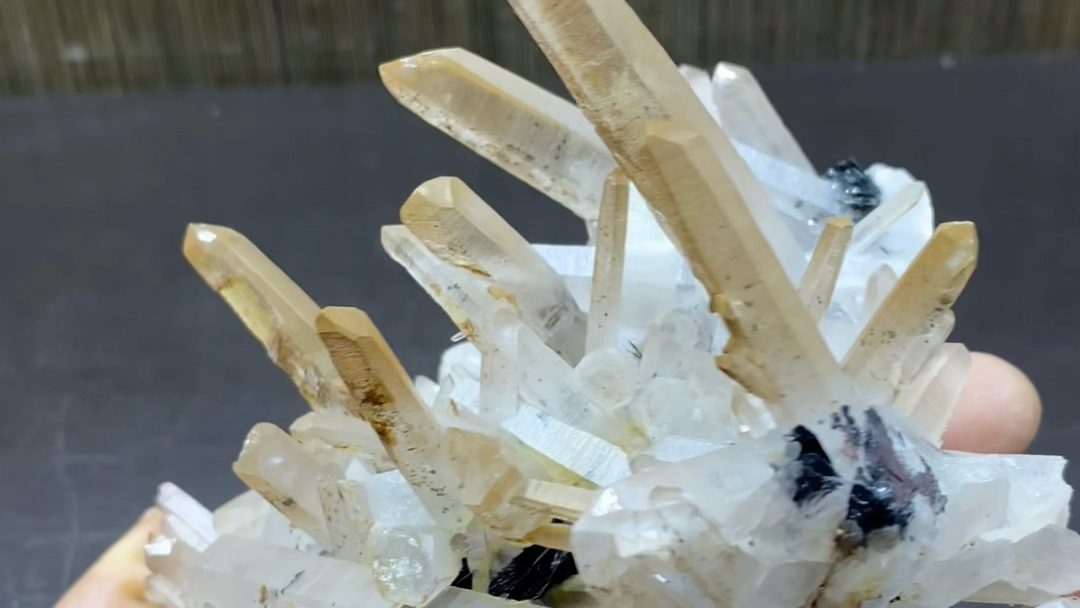 镜铁矿 水晶 11.