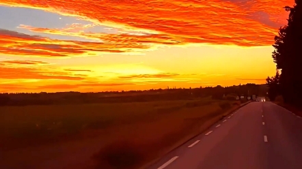 [图]生活很匆忙，别错过落日和夕阳，艾特一个，可以陪你很久很久很久的人一起看这绝美的晚霞