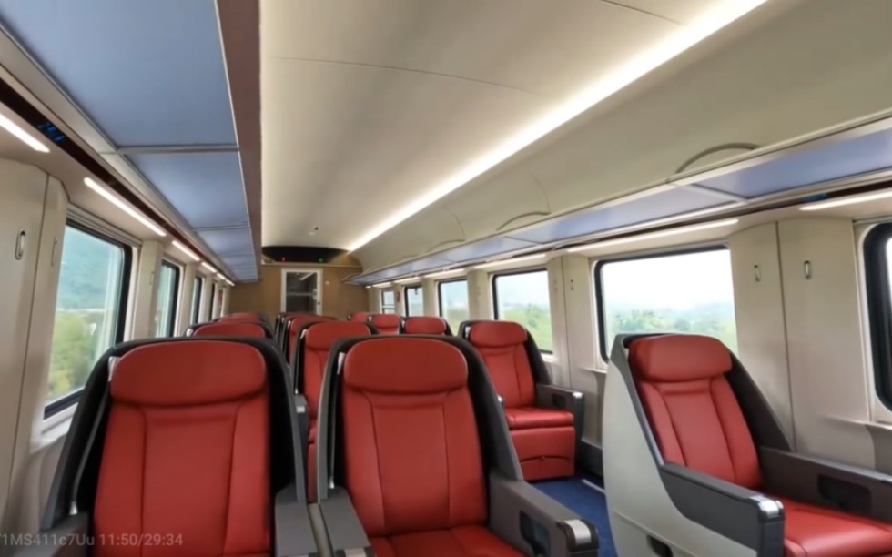 在中老铁路搭乘澜沧号老挝桶cr200j动集列车滴商务座的视频搬运～原