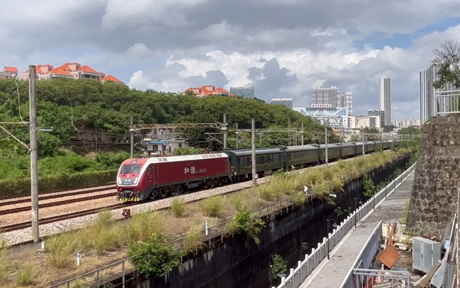 【广深线】k237次(太原——深圳东)缓缓驶入深圳东站