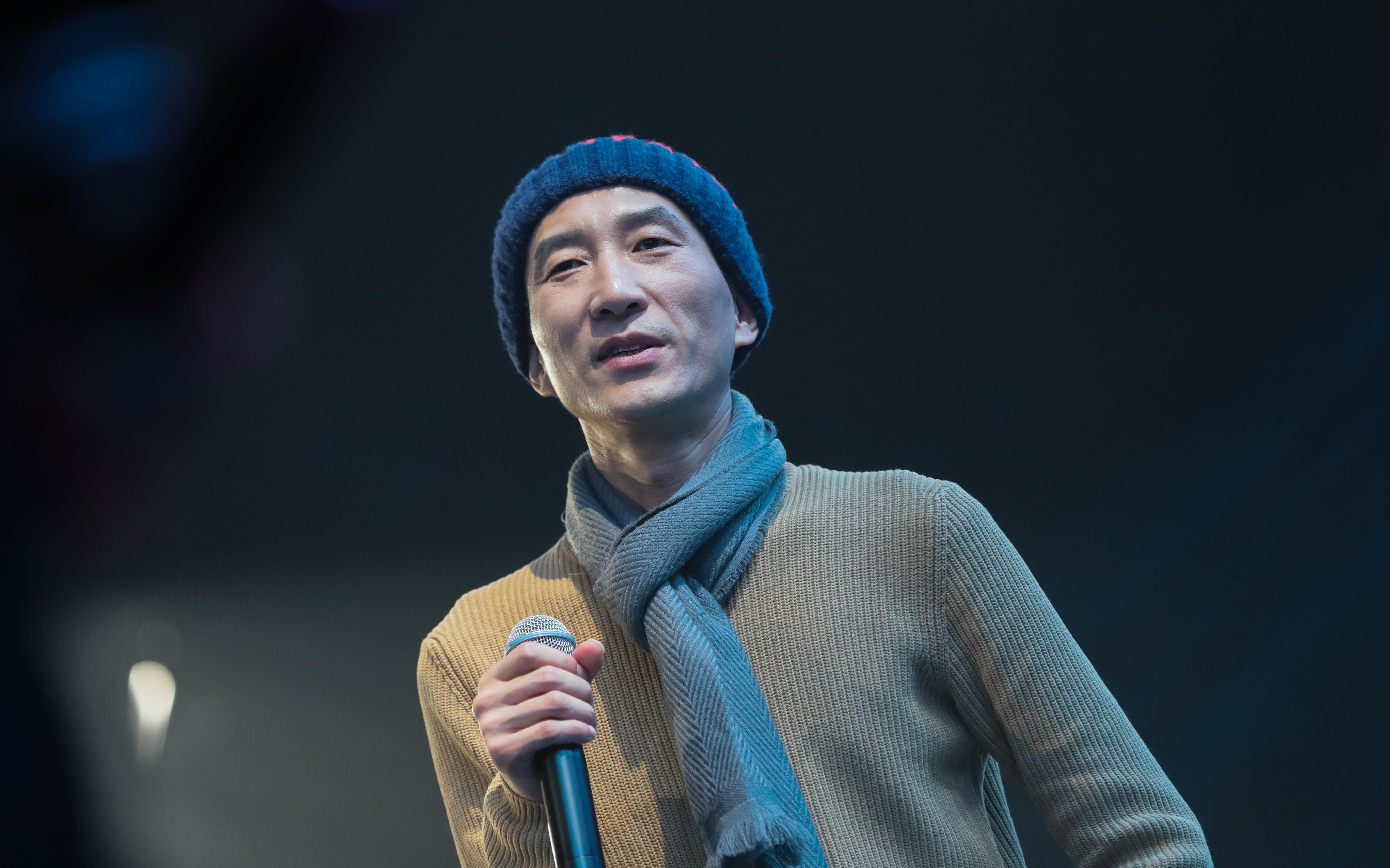 不再拧巴的万晓利如此温暖 这一切没有想象的那么糟_哔哩哔哩_bili