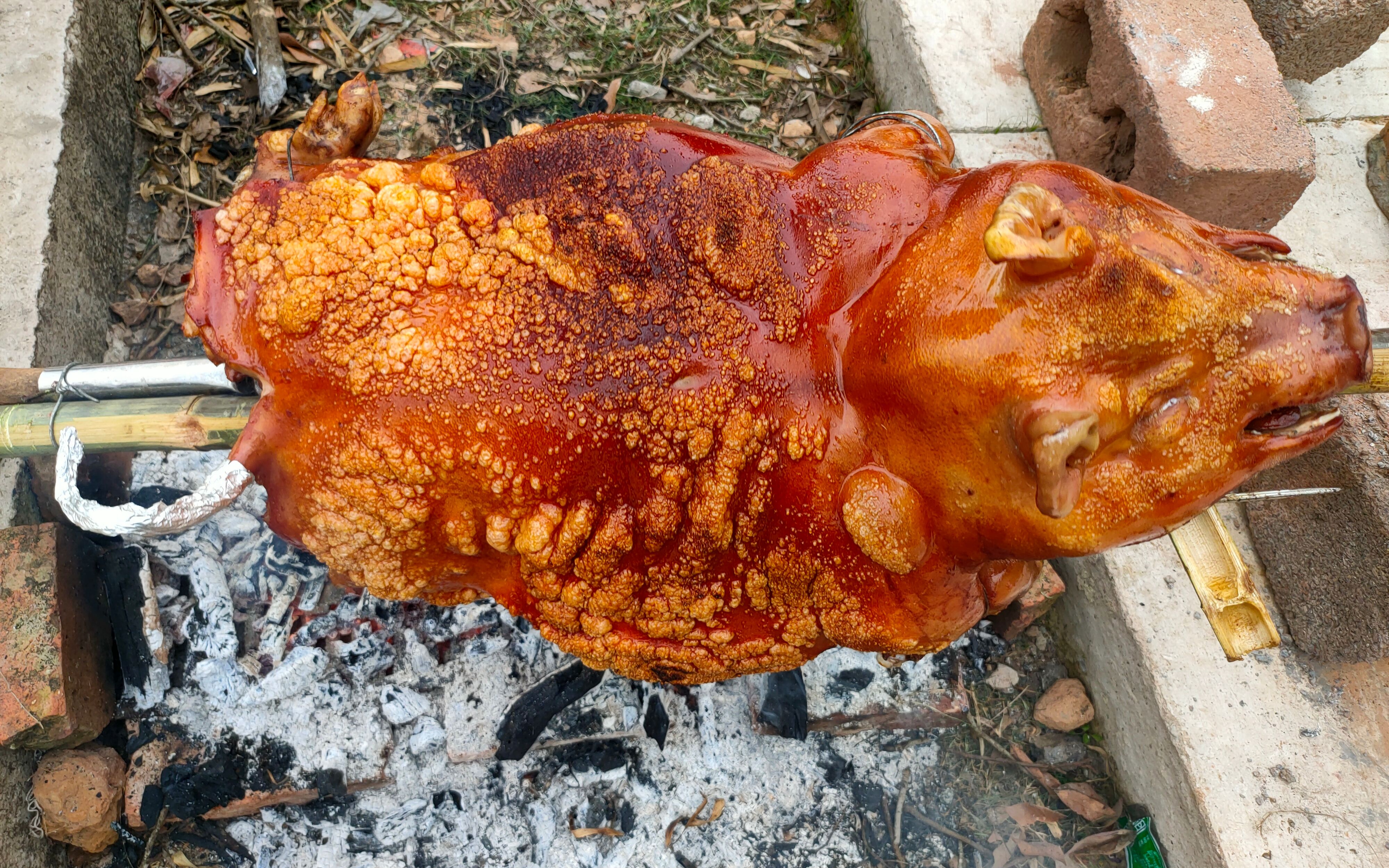 一道传统特色菜"脆皮烤乳猪"制作工序虽然繁琐,但味道确实很赞