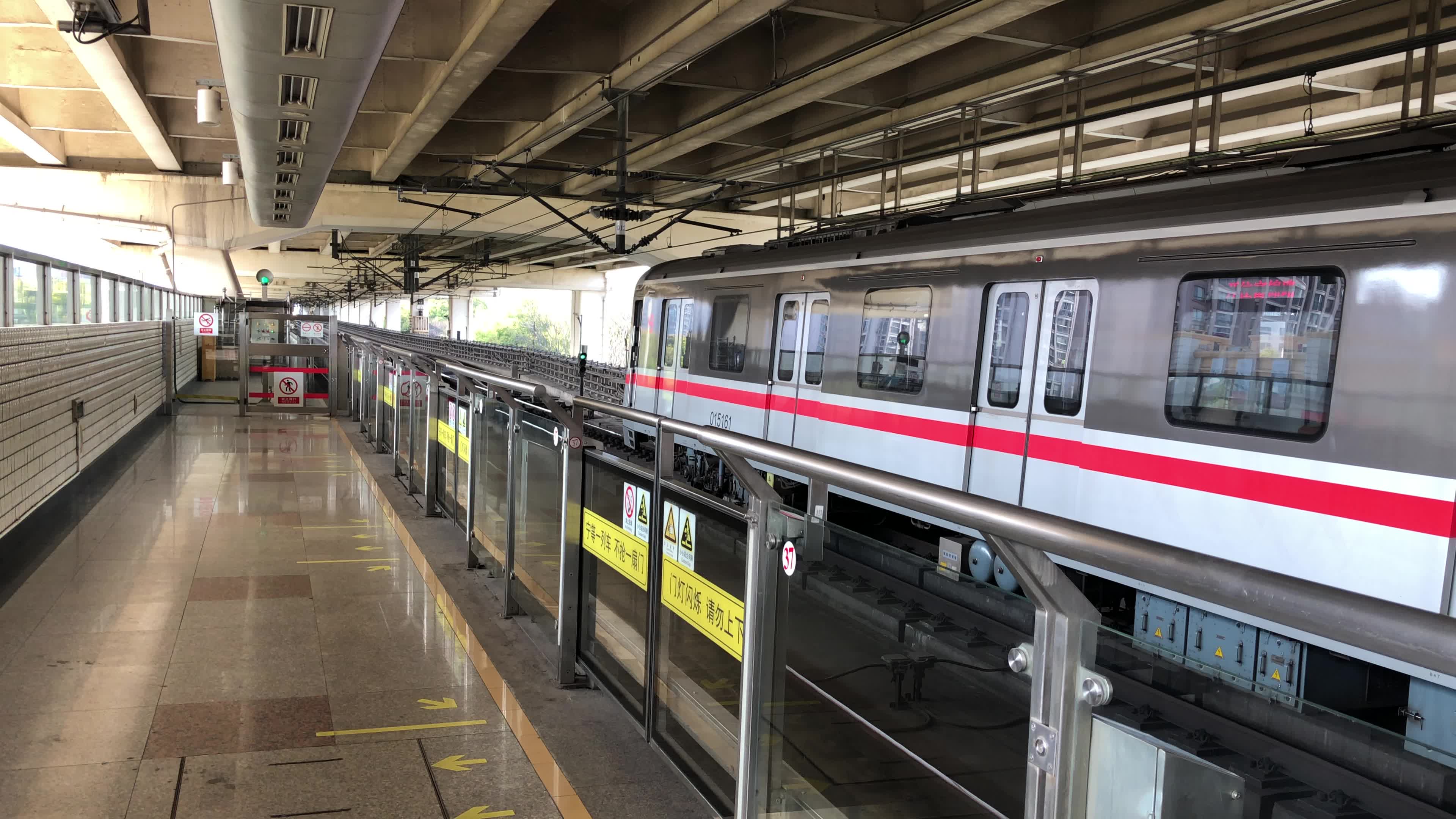 01a06型电动客车通河新村站往富锦路方向出站_哔哩哔哩 (゜-゜)つロ