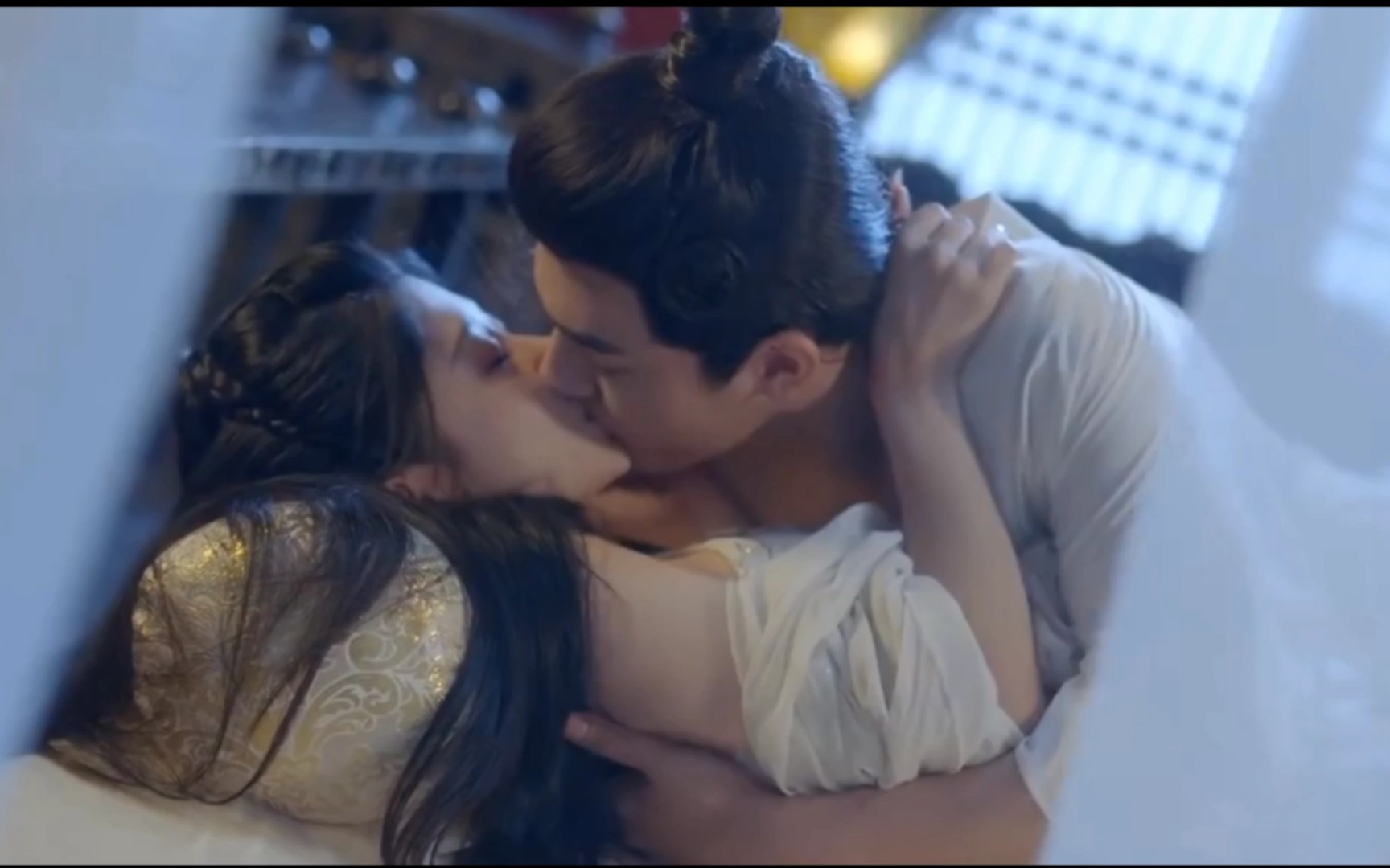 太子侧妃和大皇子喉结吻,真的是反派