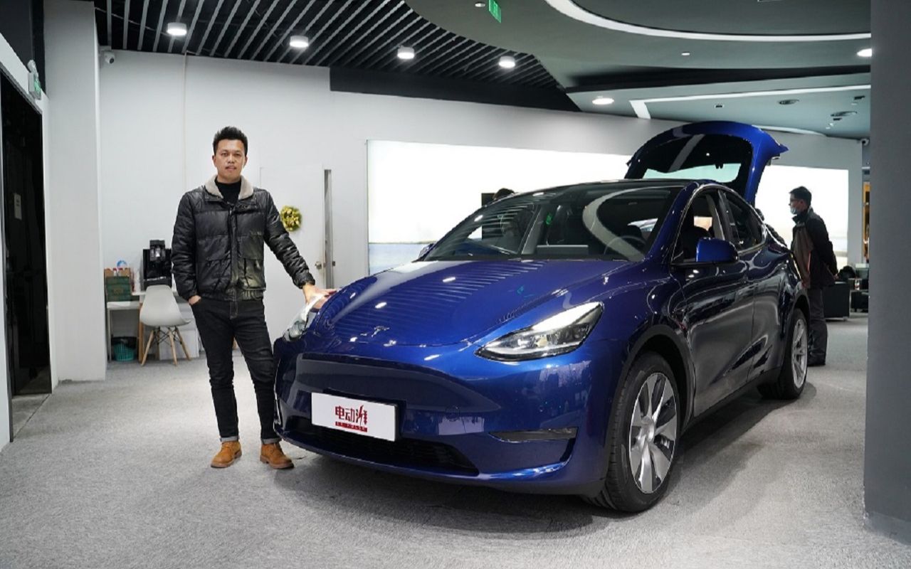 比进口版便宜16万,33.99万起售,国产特斯拉model y新车到店实拍