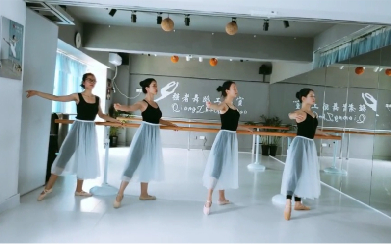 芭蕾基训之小弹腿