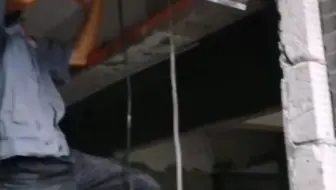 维修中……