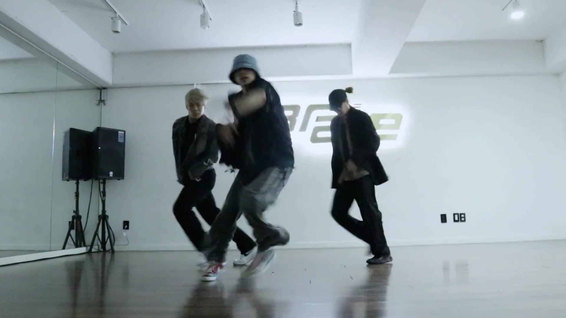 [图]【DKB】'Chris Brown - No Guidance (Feat. Drake)' Choreography by DKB