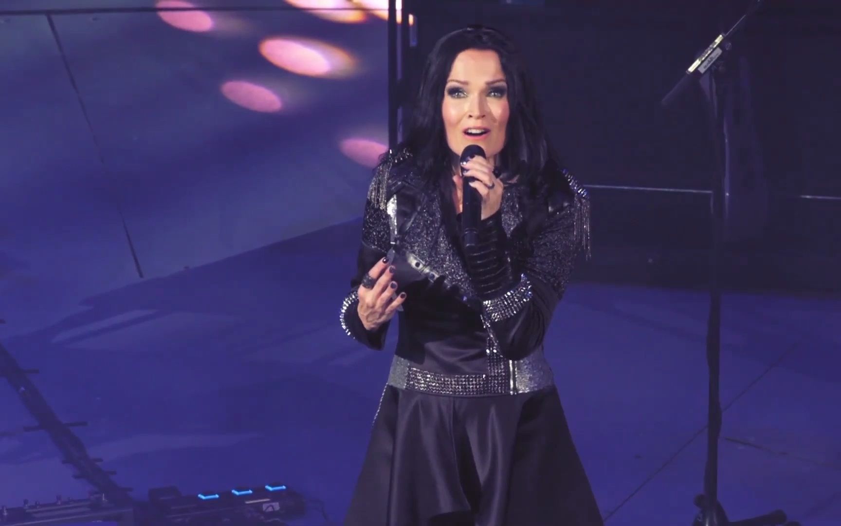 【塔雅图伦尼·现场】芬兰美声歌唱家·ttarja - i walk alone live