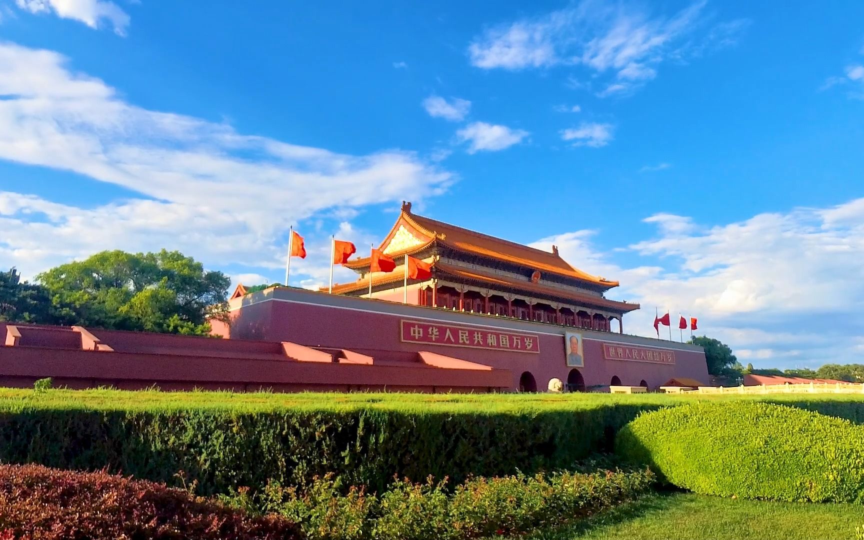 如果不到天安门广场走一转,怎好意思告诉别人到过中国的首都北京呢