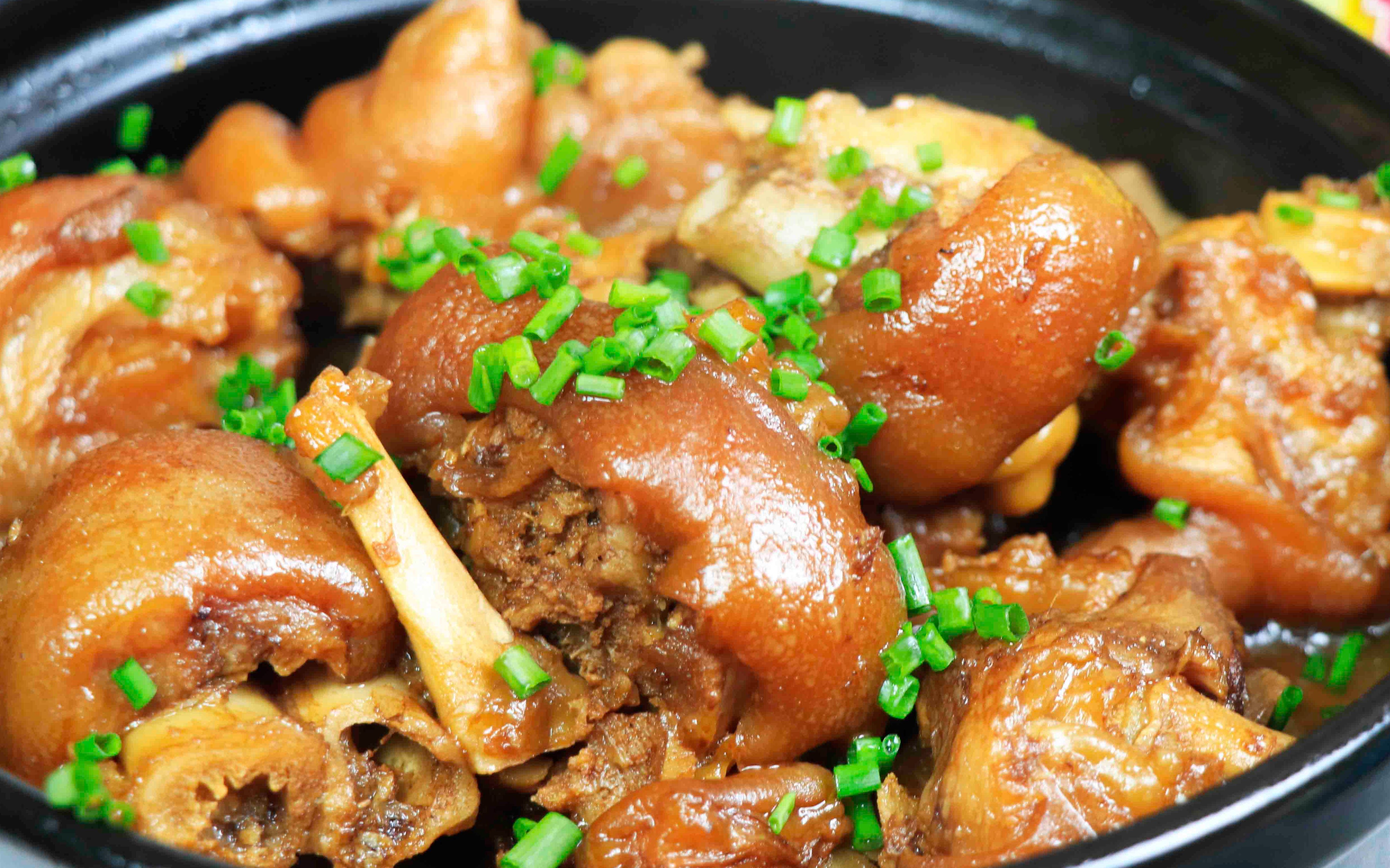 猪脚红烧好吃还是卤好吃?教你一个新吃法,软糯q弹不油腻