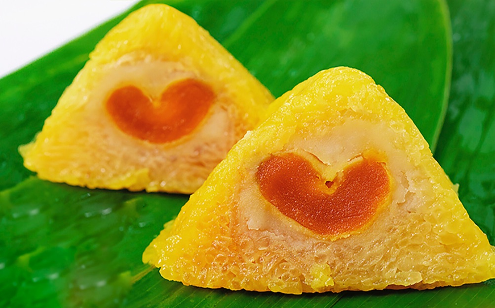 甜粽的美味巅峰甜中带咸的蛋黄莲蓉碱水粽丨绵羊料理深夜不打烊