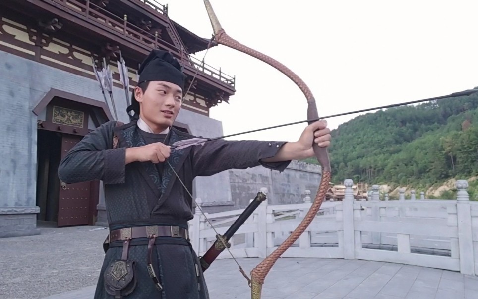 今天拍戏饰演弓箭手看唐朝士兵的武器弓箭能射一千米远
