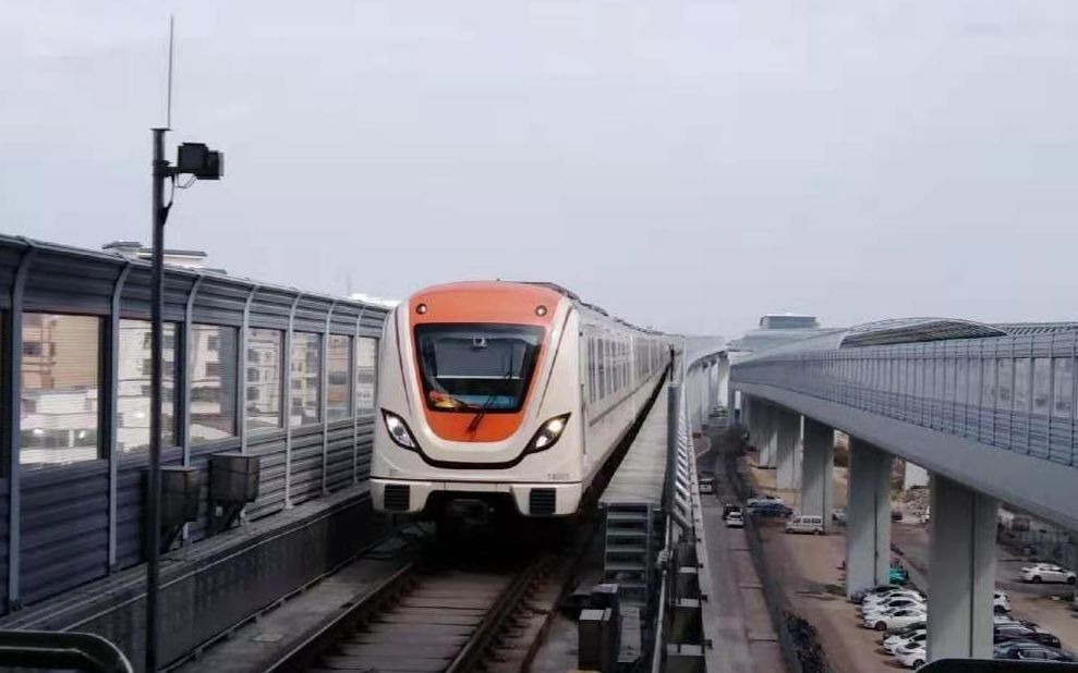 广州地铁14号线b7型橙宝14a00114a002列车白云东平站1站台往东风方向