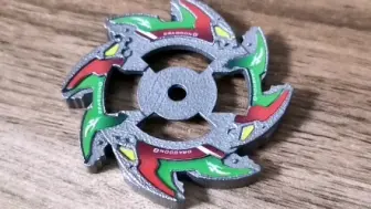 Скачать видео: 像我这个年龄的已经很少还玩beyblade,并不是娱乐本身，而是想找回已经快要遗忘的童年