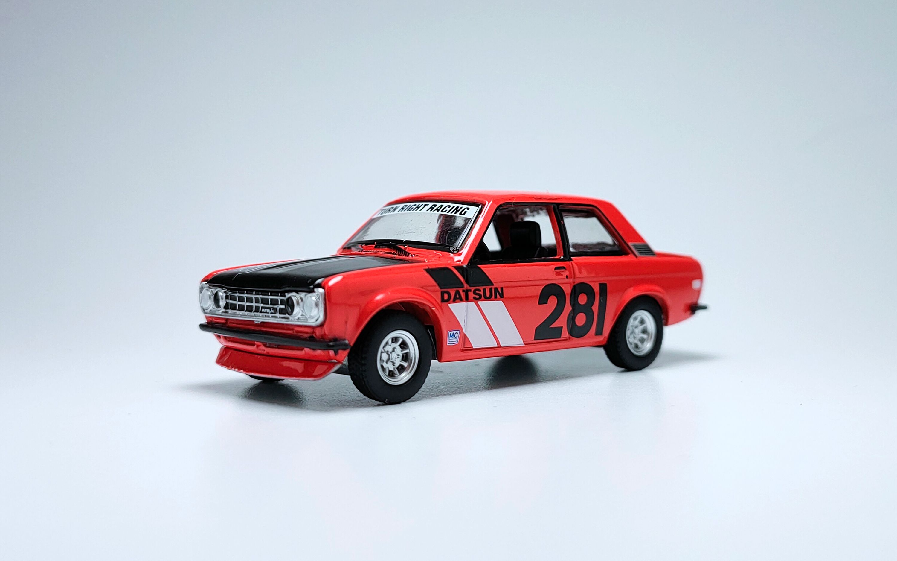 一分钟玩具开盒-绿光车模1970达特桑510开盒把玩评测_哔哩哔哩_bili