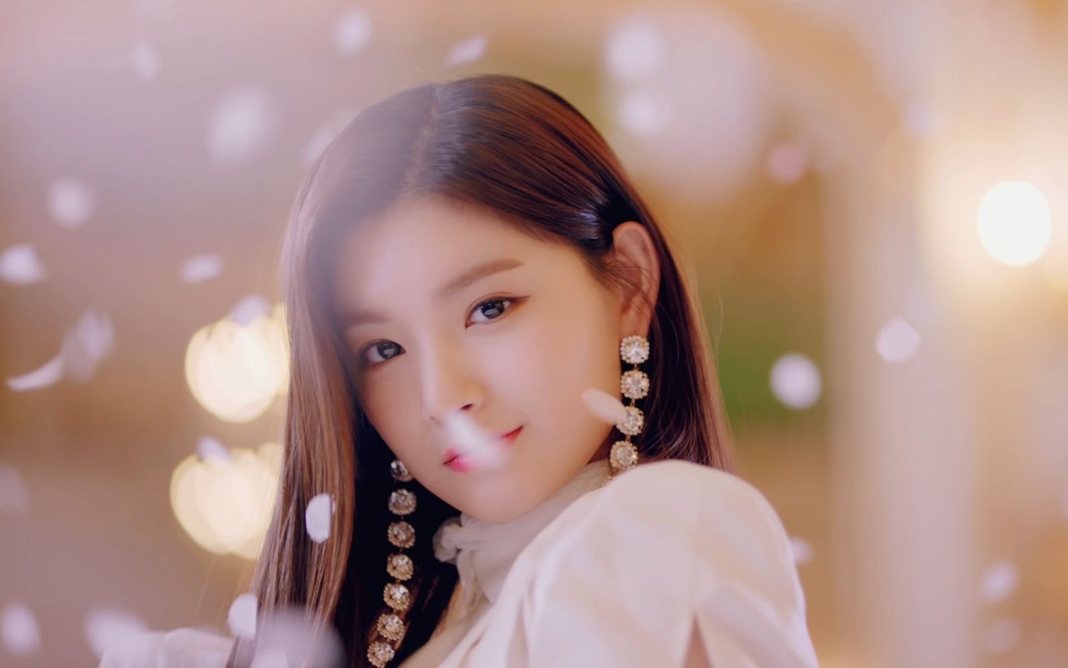 【4k无水印】everglow第4位成员 王怡人 crank in film 公开 怡见倾心