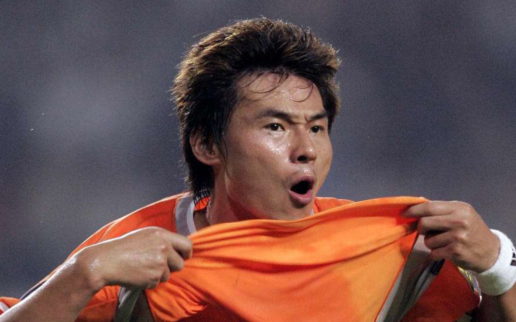 回顾05年亚冠,李毅单刀过门将完成绝杀,护球让西亚后卫防不胜防