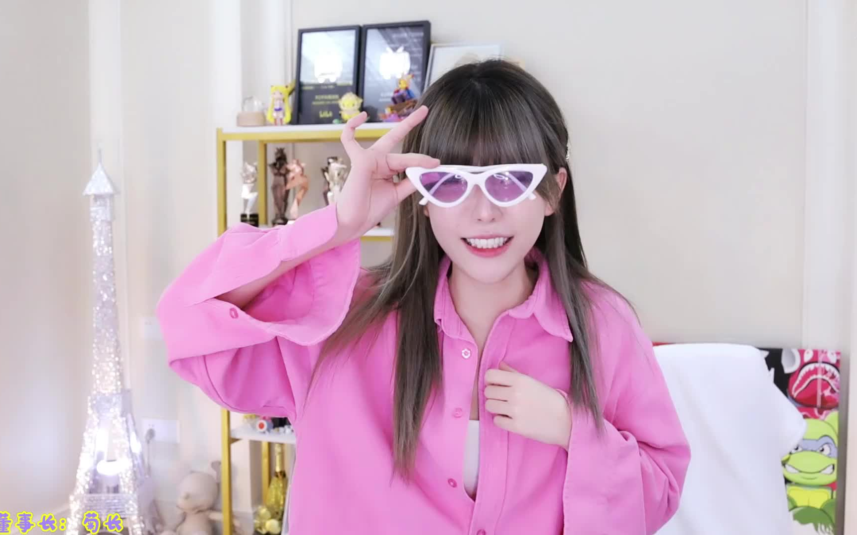 周淑怡模仿赛文奥特曼变身!周姐:我可是他们的光啊!