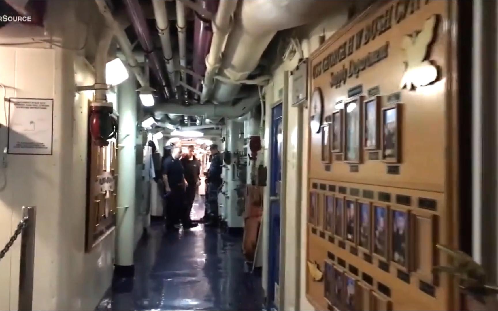 美国网友第一视角向我们展示美航母内部构造