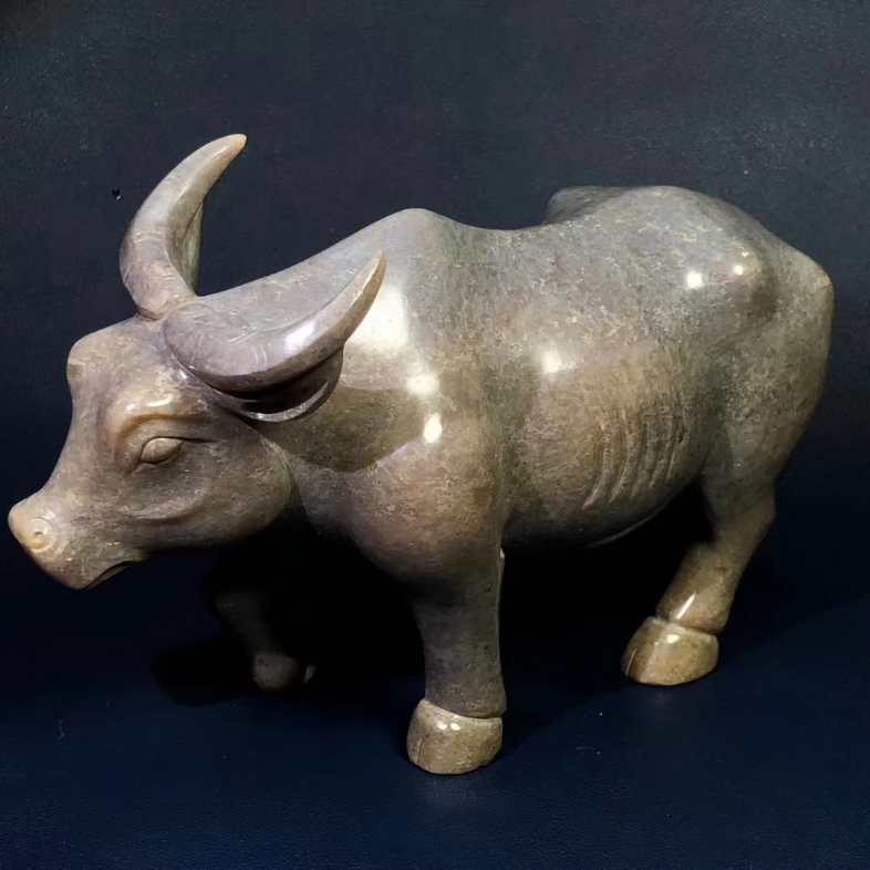 圆雕和田青玉牛!