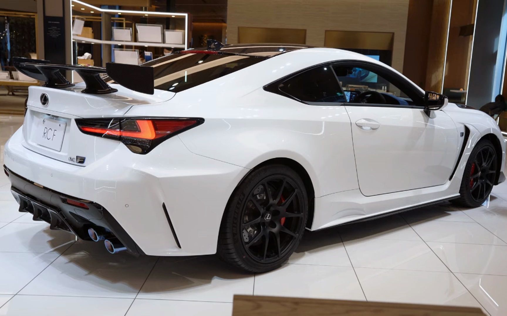 雷克萨斯rc是一款小众的跑车,它更多是一件艺术品!