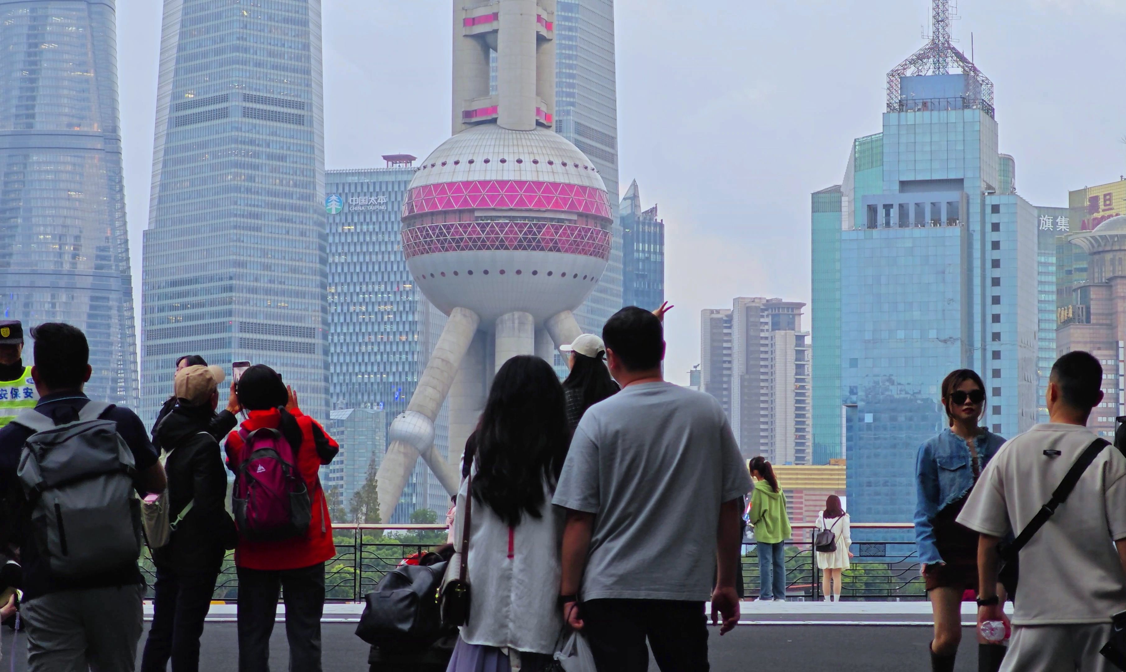 上海港客运中心到北外滩的通道成了网红打卡地哔哩哔哩bilibili