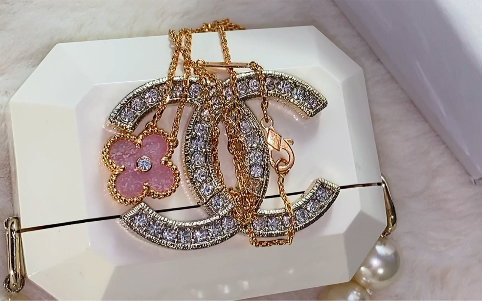 vca梵克雅宝2021圣诞限定蔷薇石四叶草项链