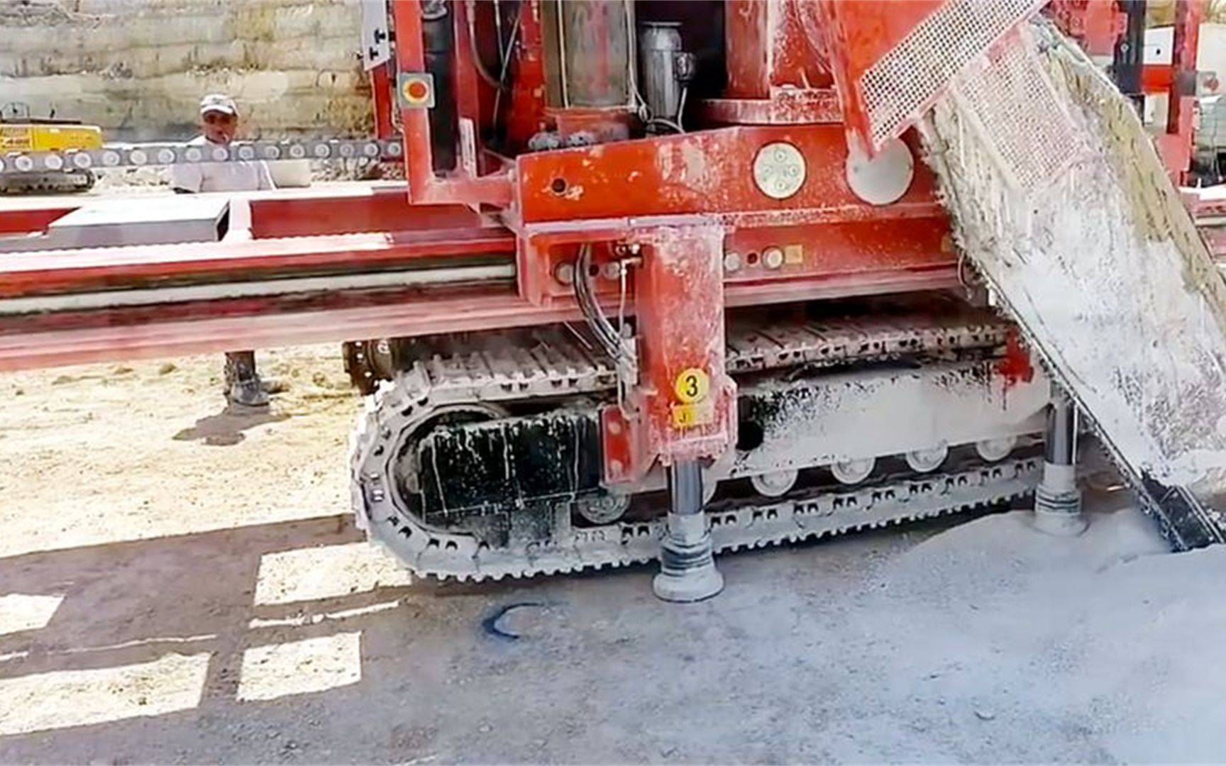 链锯是如何切割大型石材的?网友:真是太牛了