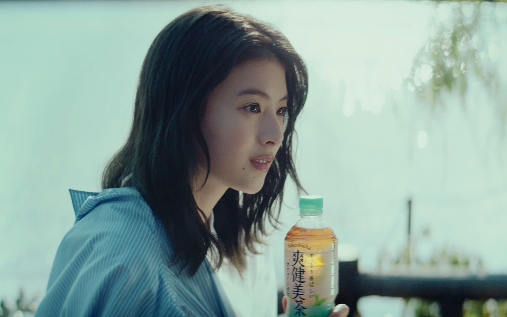 出口夏希向男性朋友告白,"爽健美茶"新广告"爽健美茶,让我前进.