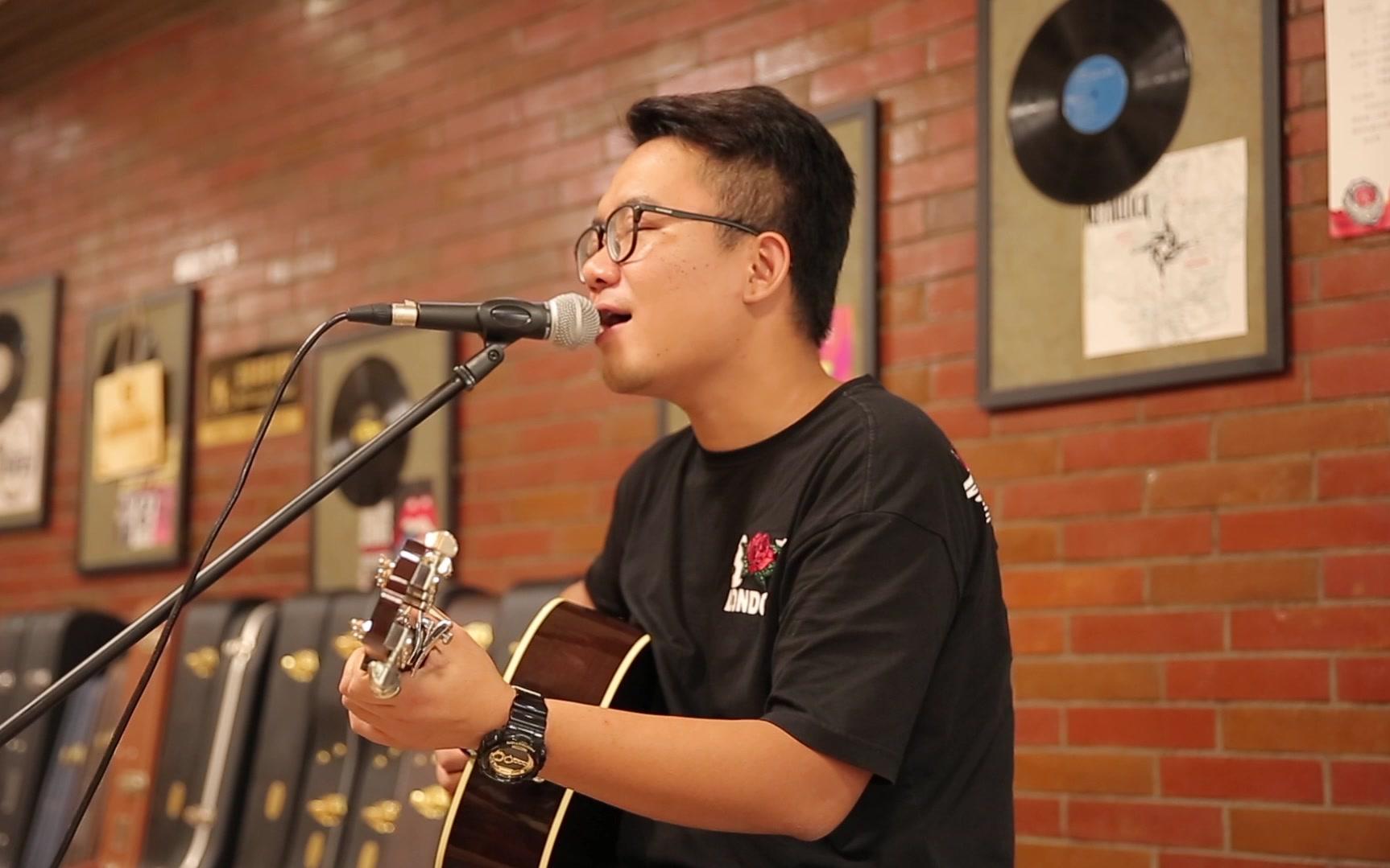 【秋叶】心都听融化的男嗓 吉他弹唱《autumn leaves》