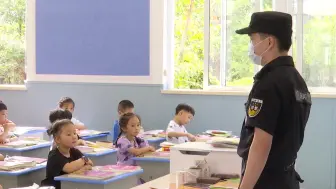 Скачать видео: 开学第一天，上好第一课！温岭的小学这样做...