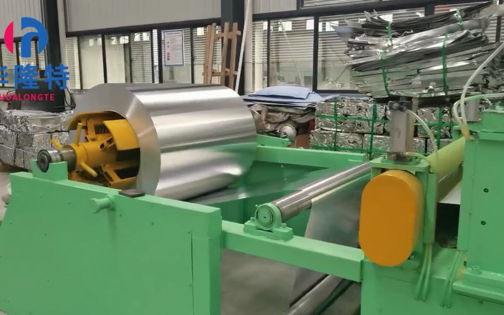 华隆特管道保温铝卷分卷机,分卷速度快,长度计米带覆膜_哔哩哔哩_bili