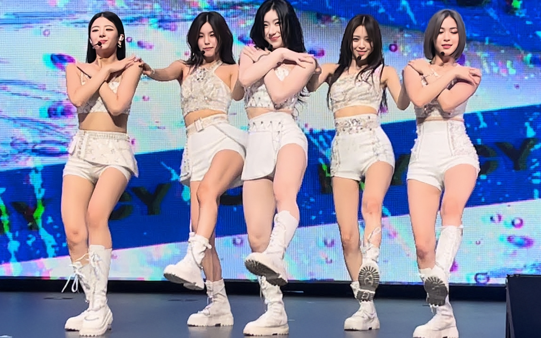 [图]ITZY Sneakers+WANNABE+Boys Like You+LOCO+Mafia in the morning+Twenty美国演唱会现场舞台合集