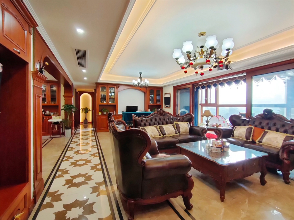 成都市新都区131平精装顶跃洋房