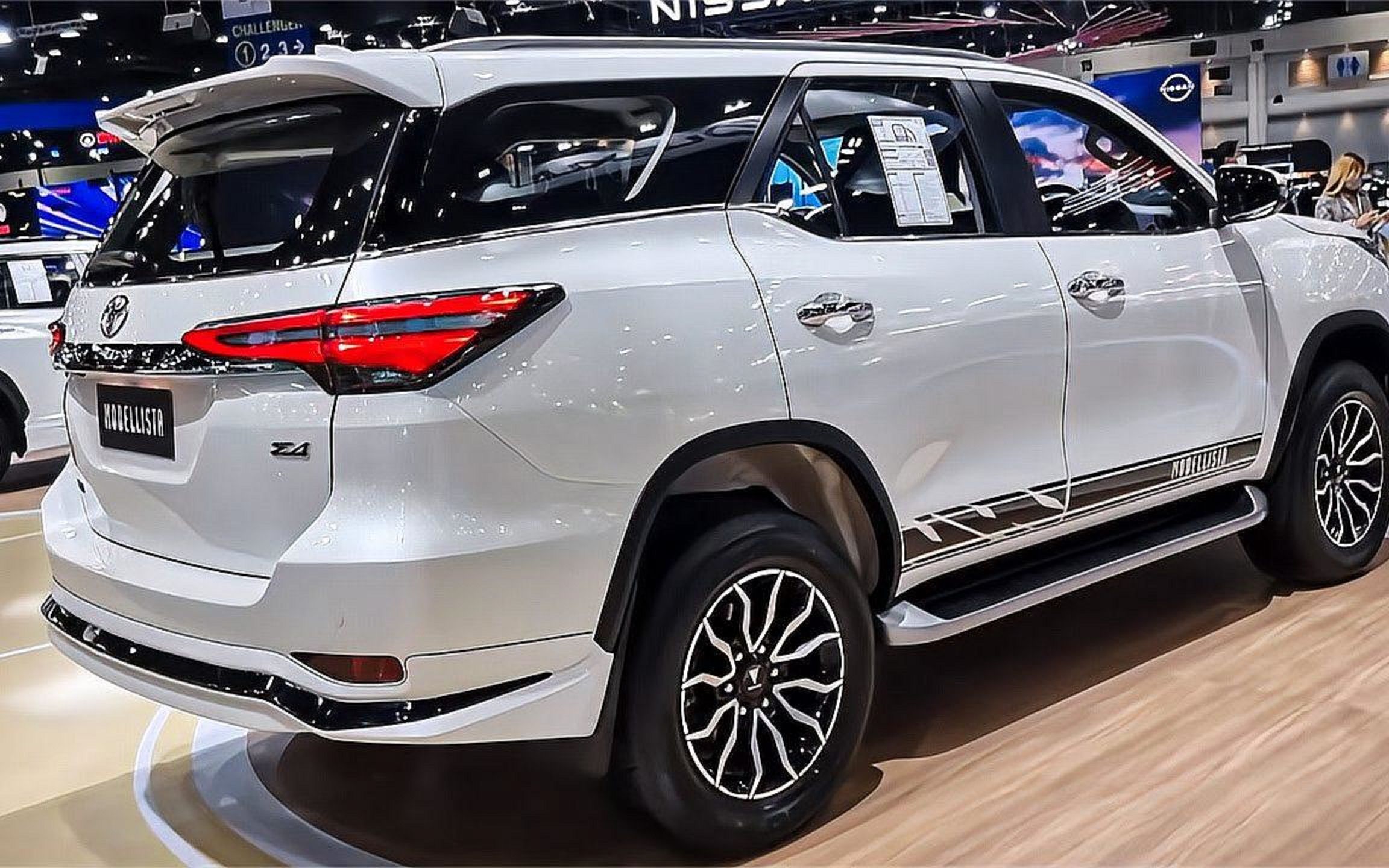 丰田"小普拉多"来了!带2.8t,四驱 差速锁 大梁,要啥坦克300