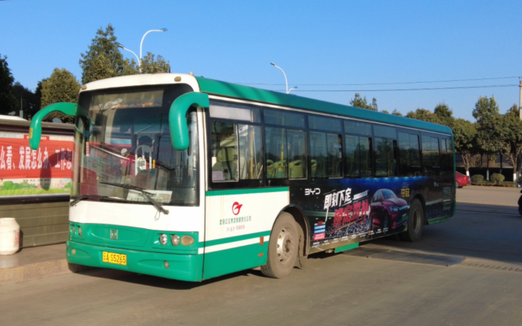 昆明公交215路 彩云南路口春融街→新册公交枢纽站 申沃swb6115-3