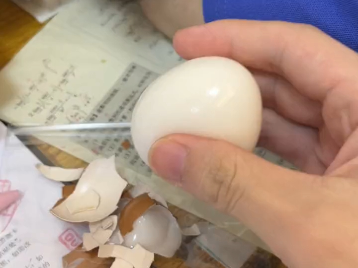 每捏碎一个鸡蛋 就会有一个鸡蛋被捏碎