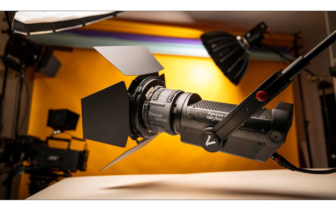 【我最爱的影视灯——爱图仕 aputure 300x】油管摄影师 gene 双色温