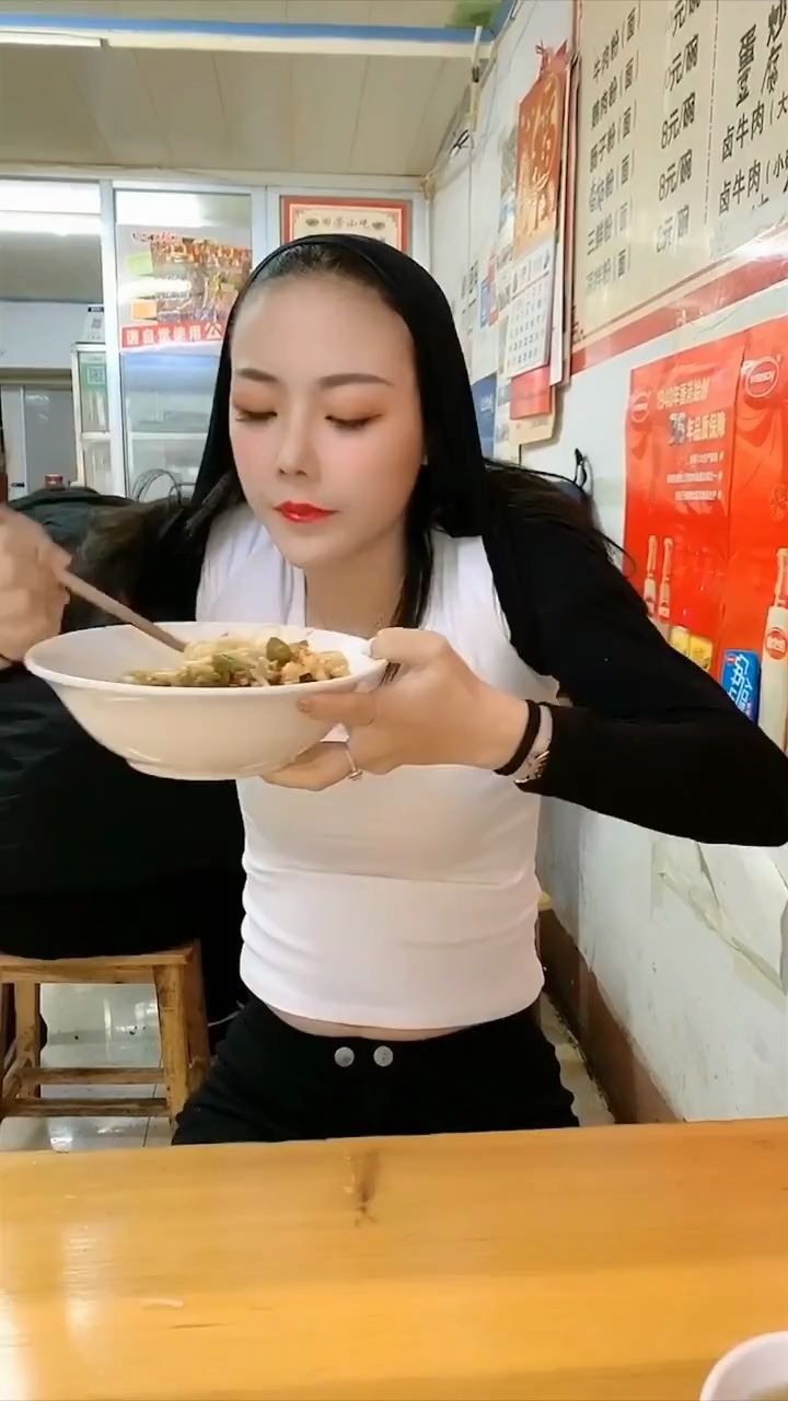 女生头发长,吃饭时候的烦心事!