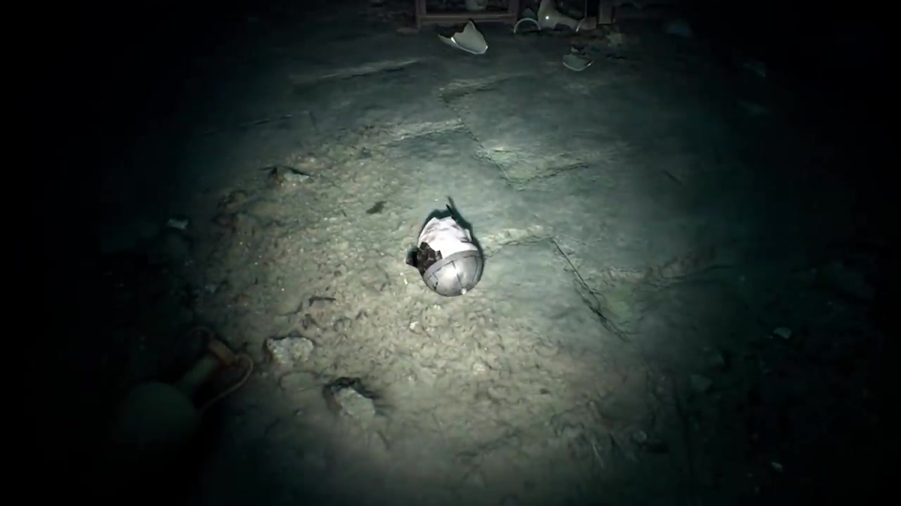 台湾主播玩国产恐怖游戏纸人3