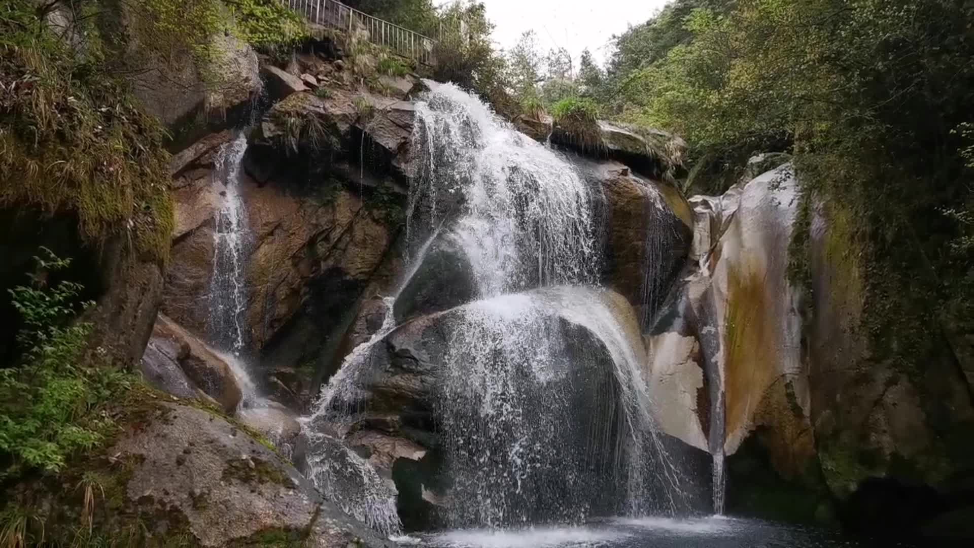 城固二里神潭瀑布图片