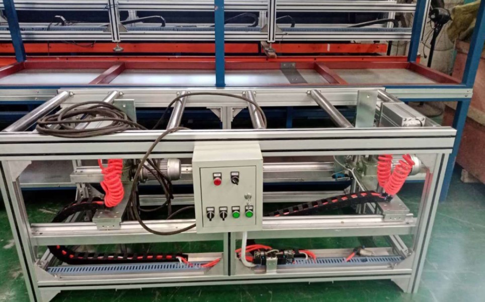 贝瑞克母线槽自动铆接机.