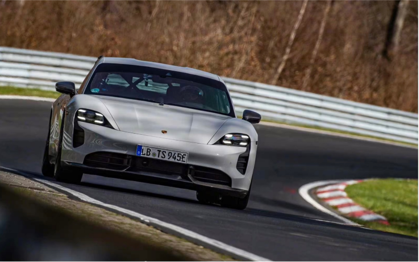 taycan告诉你:保时捷永远是保时捷!你爸爸永远是你爸爸!