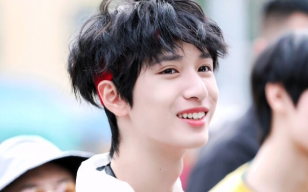 严浩翔缺牙巴的憨笑,名场面打卡.